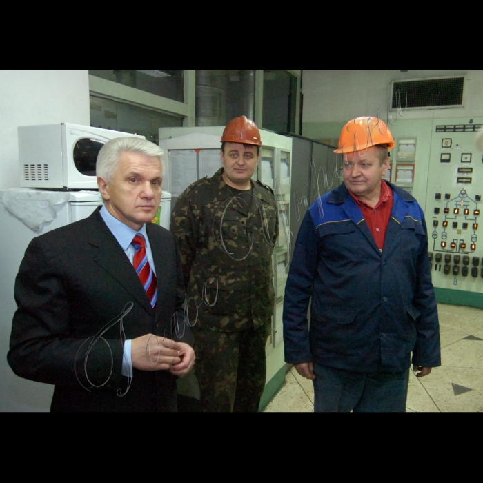 7 грудня 2009 Голова Верховної Ради України Володимир Литвин 7-10 грудня відвідав з робочою поїздкою Західну Україну.
Івано-Франківська область. Володимир Литвин відвідав Бурштинську теплову електростанцію, ознайомився з роботою і зустрівся з колективом. Блочний щит 1-2 блока.