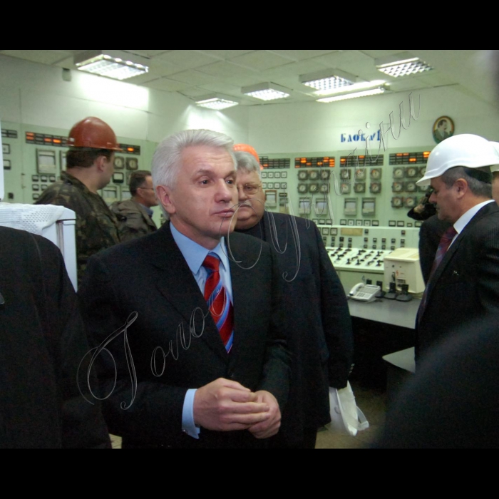 7 грудня 2009 Голова Верховної Ради України Володимир Литвин 7-10 грудня відвідав з робочою поїздкою Західну Україну.
Івано-Франківська область. Володимир Литвин відвідав Бурштинську теплову електростанцію, ознайомився з роботою і зустрівся з колективом.