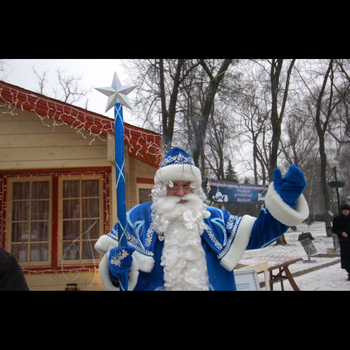 17 грудня 2009 у Києві, у парку Т. Шевченка відбулося урочисте відкриття будиночка Святого Миколая. У програмі: театралізоване дійство за участю Святого Миколая та його казкових помічників, екскурсії будиночком, знайомство з побутом Чарівника-Миколая та подарунки.