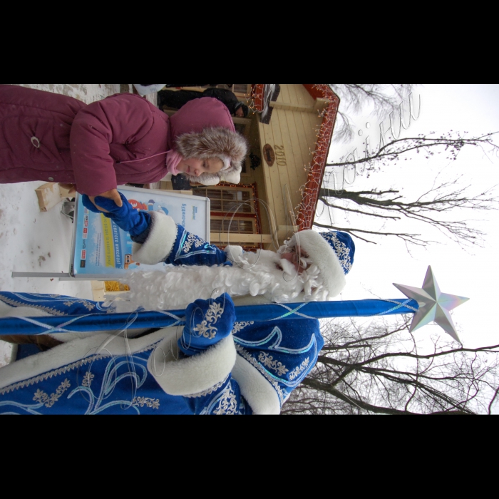 17 грудня 2009 у Києві, у парку Т. Шевченка відбулося урочисте відкриття будиночка Святого Миколая. У програмі: театралізоване дійство за участю Святого Миколая та його казкових помічників, екскурсії будиночком, знайомство з побутом Чарівника-Миколая та подарунки.