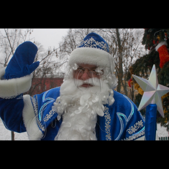 17 грудня 2009 у Києві, у парку Т. Шевченка відбулося урочисте відкриття будиночка Святого Миколая. У програмі: театралізоване дійство за участю Святого Миколая та його казкових помічників, екскурсії будиночком, знайомство з побутом Чарівника-Миколая та подарунки.