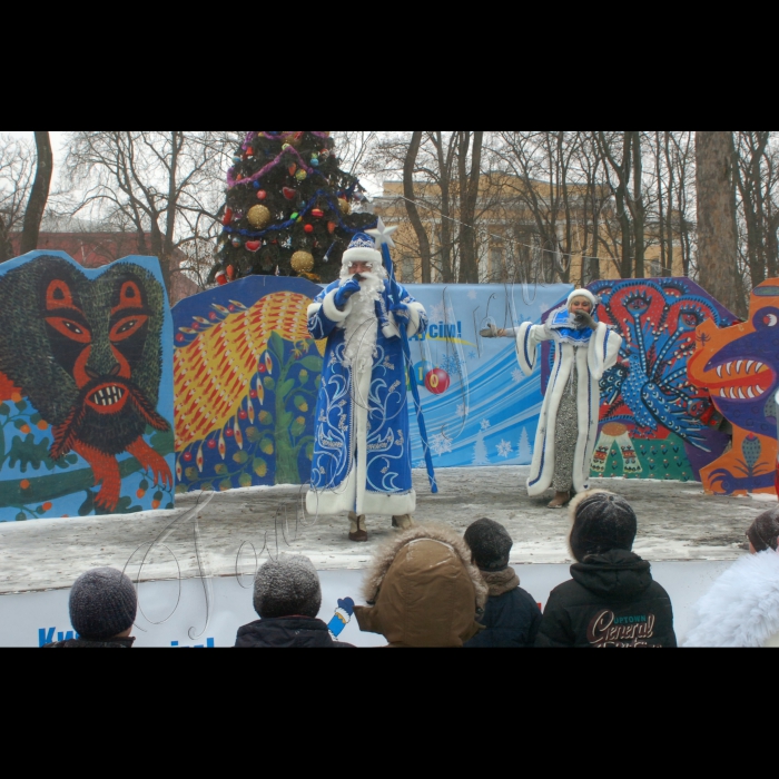 17 грудня 2009 у Києві, у парку Т. Шевченка відбулося урочисте відкриття будиночка Святого Миколая. У програмі: театралізоване дійство за участю Святого Миколая та його казкових помічників, екскурсії будиночком, знайомство з побутом Чарівника-Миколая та подарунки.