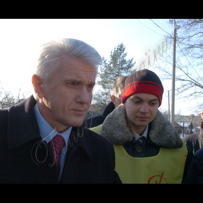 23 грудня 2009 Голова Верховної Ради України Володимир Литвин відвідав з робочою поїздкою Донецьку область.
Перед початком інтерв’ю місцевому телеканалу В. Литвин зустрівся зі своїми прихильниками.