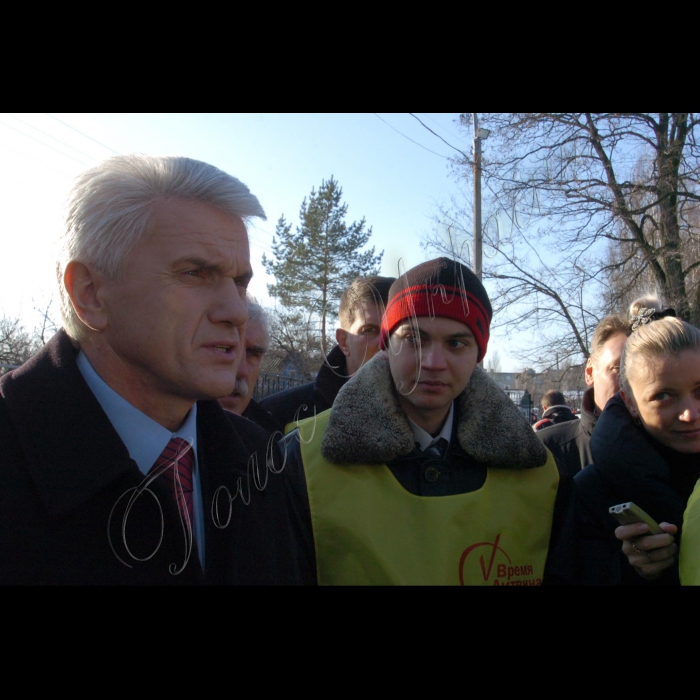 23 грудня 2009 Голова Верховної Ради України Володимир Литвин відвідав з робочою поїздкою Донецьку область.
Перед початком інтерв’ю місцевому телеканалу В. Литвин зустрівся зі своїми прихильниками.