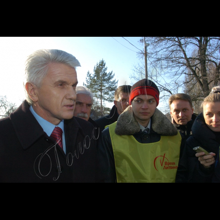 23 грудня 2009 Голова Верховної Ради України Володимир Литвин відвідав з робочою поїздкою Донецьку область.
Перед початком інтерв’ю місцевому телеканалу В. Литвин зустрівся зі своїми прихильниками.