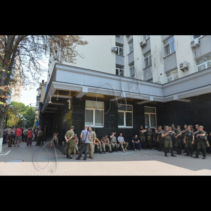 29 липня 2016 акція протесту біля Генеральної прокуратури України. Основні вимоги: припинити фальсифікації та незаконні дії з боку прокуратури у справі Бузини; звільнити та притягти до відповідальності прокурора Гущесова; припинити правопорушення та упереджене ставлення по відношенню до добровольців. Організатор: С 14, Національний центр правозахисту. Долучаються: народні депутати Ігор Луценко, Єгор Соболєв, Правий сектор, Азов, Свобода, Сокіл, Моноліт, Реванш, МНК.