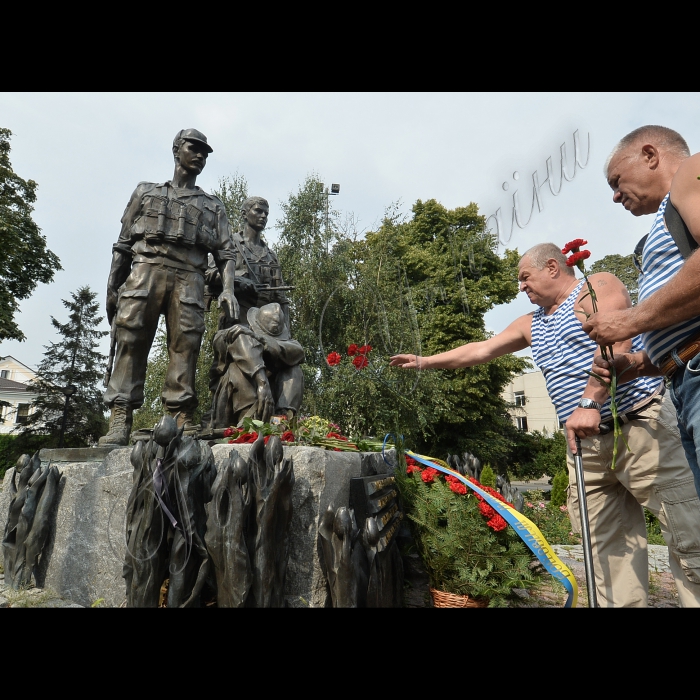 2 серпня 2016 біля столичного Всеукраїнського комплексу - Памятника полеглим в Афганістані відбулись урочистості з відзначення Дня високомобільних десантних військ України, проведені Українською Спілкою ветеранів Афганістану (воїнів-інтернаціоналістів).