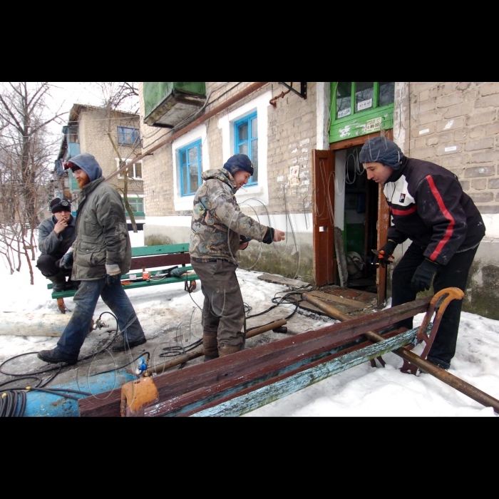 3 лютого 2010 ліквідація аварії тепломережі в місті Родинське Донецької області. 
У Родинському протягом тижня сталися дві великі аварії, що залишили городян без тепла.
(23 січня внаслідок виходу з ладу електричних кабелів зупинилися дві котельні. Це спричинило припинення подачі тепла до 102 багатоповерхових житлових будинків, дитсадків, шкіл та лікарні Родинського.
30 січня ввечері вийшли з ладу два електровводи, що живлять Родинське. У результаті без електрики залишилося все населення міста й зупинилося чотири котельні).