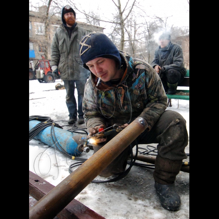 3 лютого 2010 ліквідація аварії тепломережі в місті Родинське Донецької області. 
У Родинському протягом тижня сталися дві великі аварії, що залишили городян без тепла.
(23 січня внаслідок виходу з ладу електричних кабелів зупинилися дві котельні. Це спричинило припинення подачі тепла до 102 багатоповерхових житлових будинків, дитсадків, шкіл та лікарні Родинського.
30 січня ввечері вийшли з ладу два електровводи, що живлять Родинське. У результаті без електрики залишилося все населення міста й зупинилося чотири котельні).