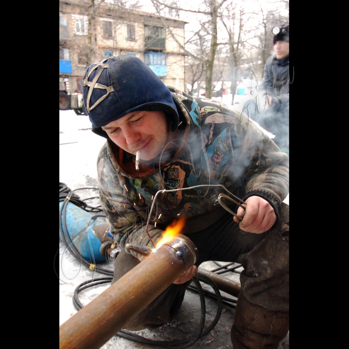 3 лютого 2010 ліквідація аварії тепломережі в місті Родинське Донецької області. 
У Родинському протягом тижня сталися дві великі аварії, що залишили городян без тепла.
(23 січня внаслідок виходу з ладу електричних кабелів зупинилися дві котельні. Це спричинило припинення подачі тепла до 102 багатоповерхових житлових будинків, дитсадків, шкіл та лікарні Родинського.
30 січня ввечері вийшли з ладу два електровводи, що живлять Родинське. У результаті без електрики залишилося все населення міста й зупинилося чотири котельні).