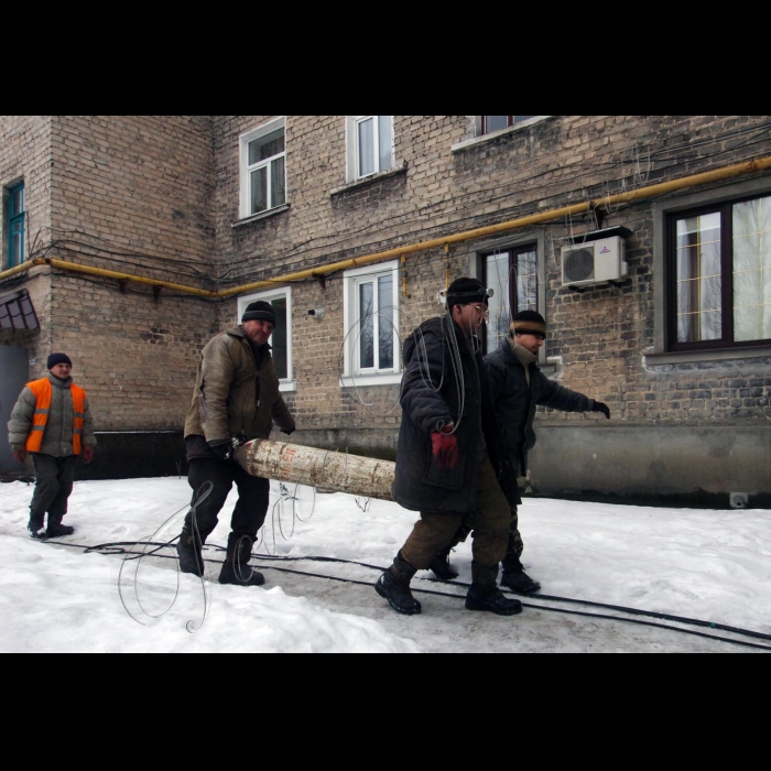 3 лютого 2010 ліквідація аварії тепломережі в місті Родинське Донецької області. 
У Родинському протягом тижня сталися дві великі аварії, що залишили городян без тепла.
(23 січня внаслідок виходу з ладу електричних кабелів зупинилися дві котельні. Це спричинило припинення подачі тепла до 102 багатоповерхових житлових будинків, дитсадків, шкіл та лікарні Родинського.
30 січня ввечері вийшли з ладу два електровводи, що живлять Родинське. У результаті без електрики залишилося все населення міста й зупинилося чотири котельні).