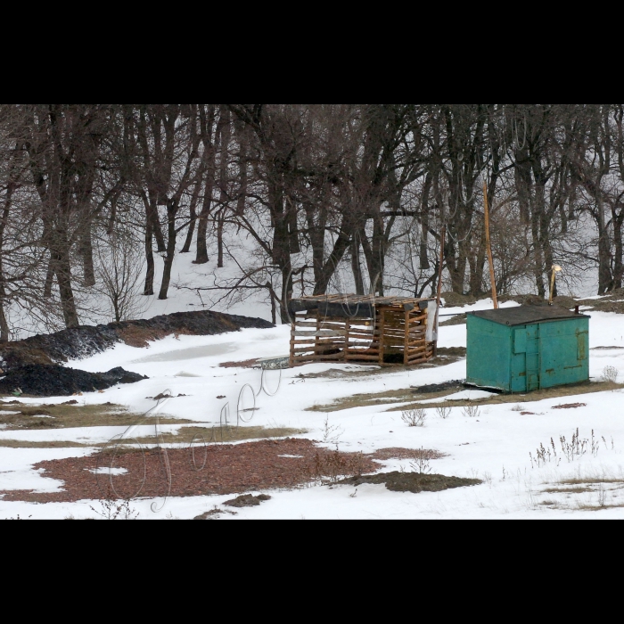 4 лютого 2010 Донецька область, місто Шахтарськ. Незаконні шахти-копанки.