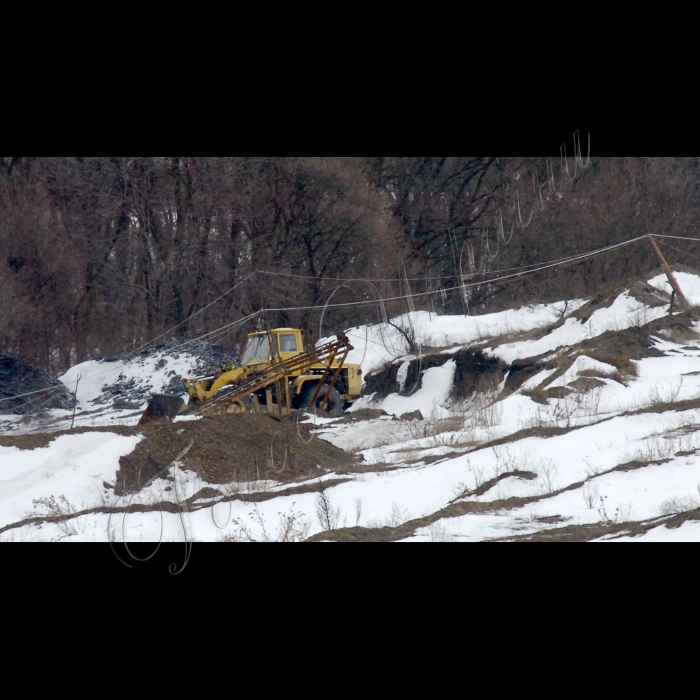 4 лютого 2010 Донецька область, місто Шахтарськ. Незаконні шахти-копанки.
