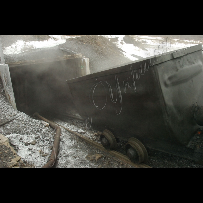 4 лютого 2010 Донецька область, місто Шахтарськ. Незаконні шахти-копанки.