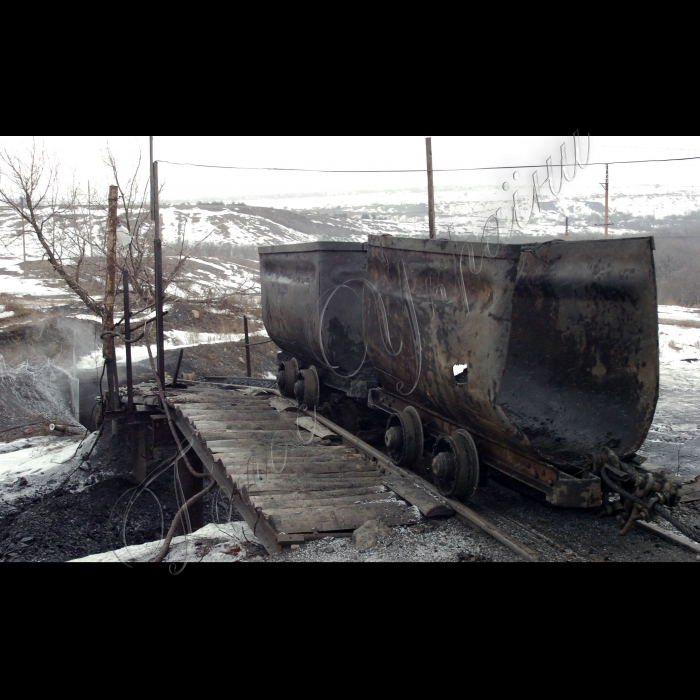 4 лютого 2010 Донецька область, місто Шахтарськ. Незаконні шахти-копанки.