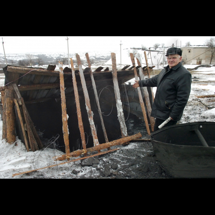 4 лютого 2010 Донецька область, місто Шахтарськ. Незаконні шахти-копанки.