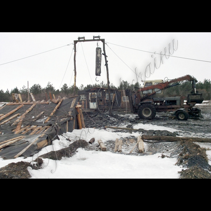 4 лютого 2010 Донецька область, місто Шахтарськ. Незаконні шахти-копанки.