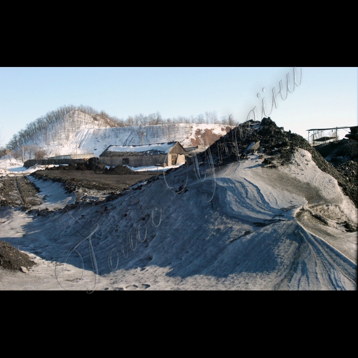 4 лютого 2010 Донецька область, місто Шахтарськ. Незаконні шахти-копанки.