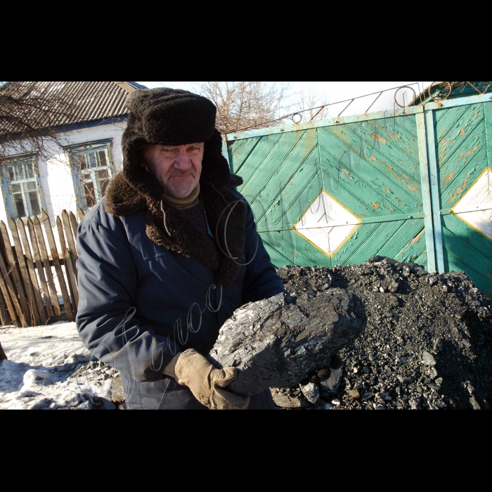 4 лютого 2010 Донецька область, місто Шахтарськ. Незаконні шахти-копанки.