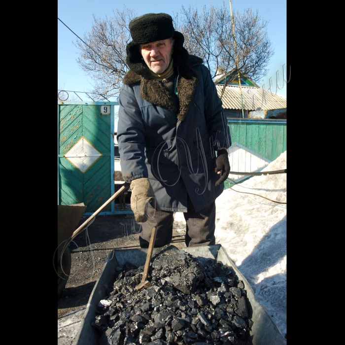 4 лютого 2010 Донецька область, місто Шахтарськ. Незаконні шахти-копанки.