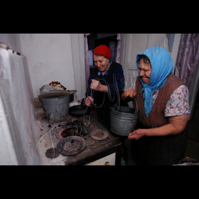4 лютого 2010 Донецька область, місто Шахтарськ. Пенсіонерки, жительки Шахтарська.
