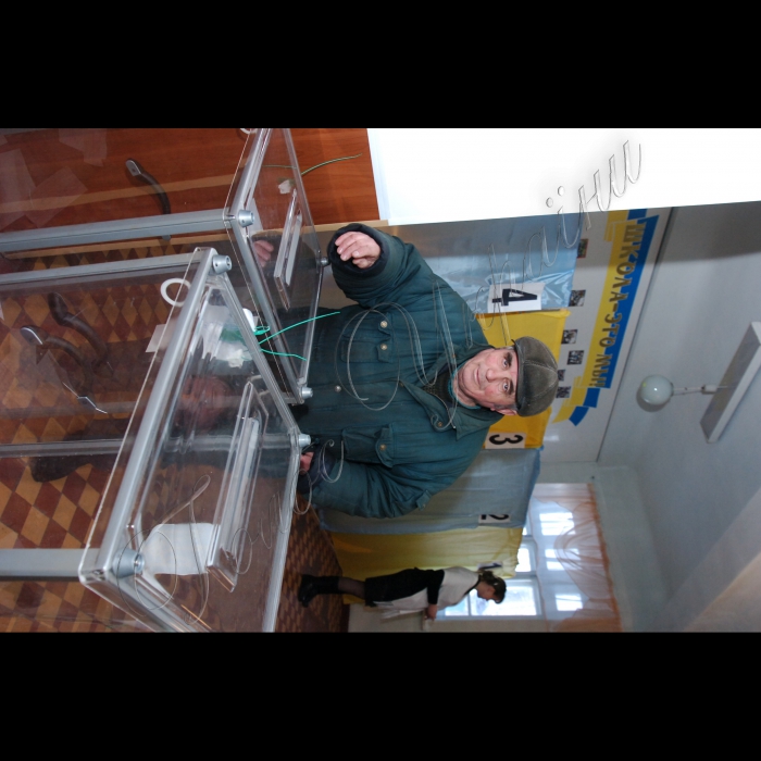 7 лютого 2010 другий тур виборів Президента України.
Донецька область, місто Шахтарськ.