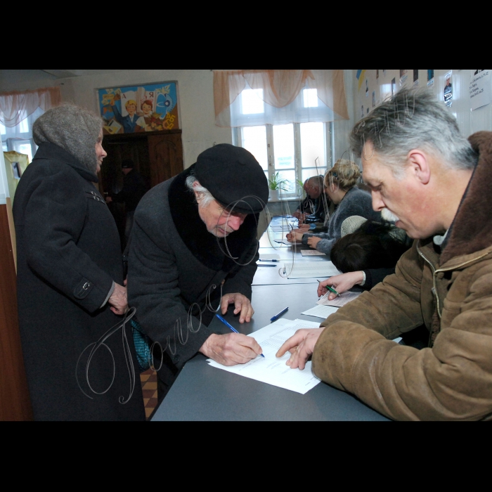 7 лютого 2010 другий тур виборів Президента України.
Донецька область, місто Шахтарськ.