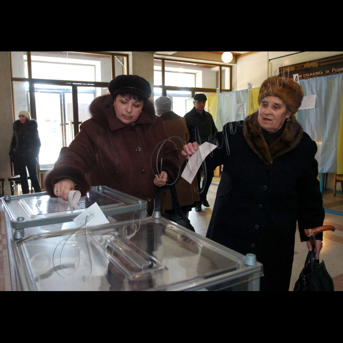 7 лютого 2010 другий тур виборів Президента України.
Донецька область, місто Шахтарськ.