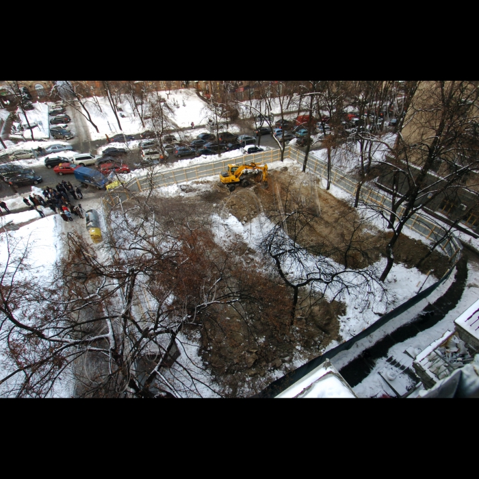 10 лютого 2010 акція мешканців Прорізної проти будівництва на цій вулиці.
Прокуратура Києва опротестувала рішення Київради про передачу в оренду ТОВ 