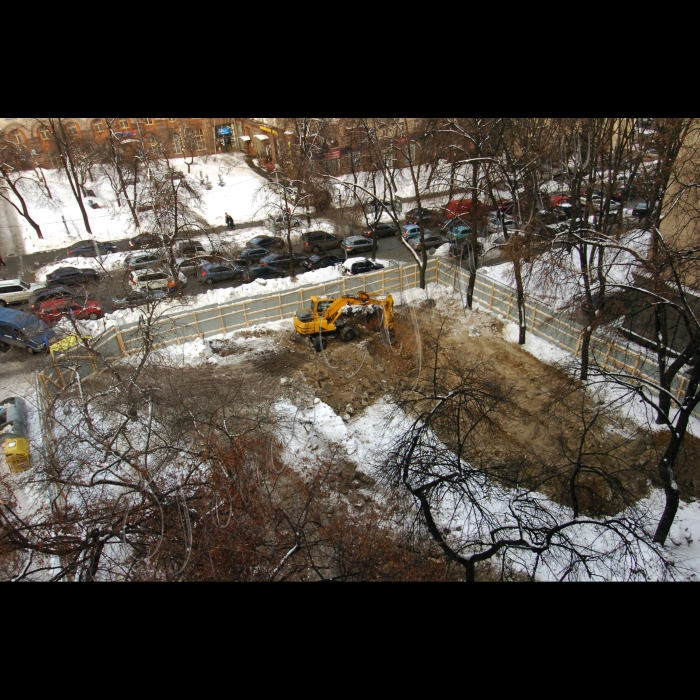 10 лютого 2010 акція мешканців Прорізної проти будівництва на цій вулиці.
Прокуратура Києва опротестувала рішення Київради про передачу в оренду ТОВ 