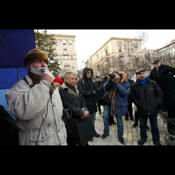 10 лютого 2010 акція мешканців Прорізної проти будівництва на цій вулиці.
Прокуратура Києва опротестувала рішення Київради про передачу в оренду ТОВ 