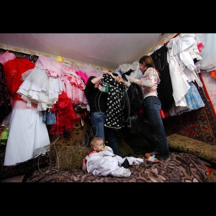 16 лютого 2010 АРК Крим, Джанкой.
Тамара Миколаївна Кожухова та її багатодітна родина.