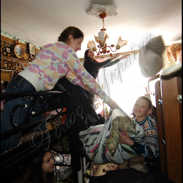 16 лютого 2010 АРК Крим, Джанкой.
Тамара Миколаївна Кожухова та її багатодітна родина.