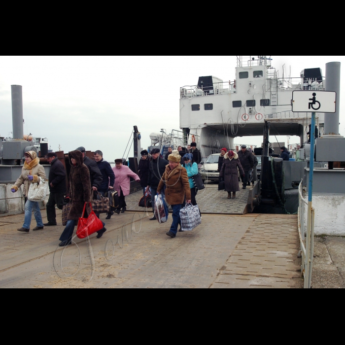 17 лютого 2010 Крим, Керч.
Міжнародний пункт пропуску для паромного сполучення
(паромна переправа в Росію на Таманський півострів).
