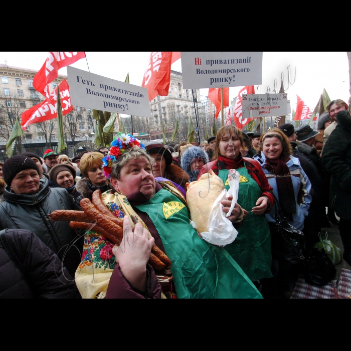 26 лютого 2010 пікети біля КМДА проти незаконного рішення Київміськради про приватизацію столичних ринків «Володимирський» і Житній, а також на підтримку підприємців і робітників цих ринків.
Під час заходу відбувся символічний ярмарок, в рамках якого робітники ринків торгуватимуть продуктами і товарами.