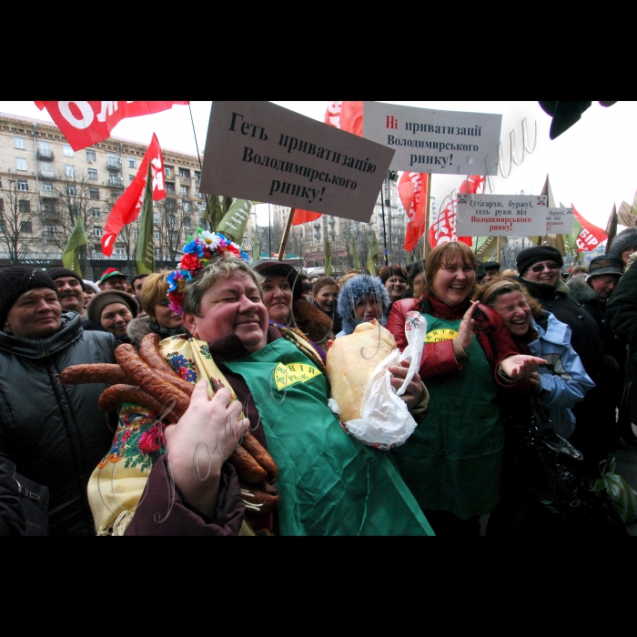26 лютого 2010 пікети біля КМДА проти незаконного рішення Київміськради про приватизацію столичних ринків «Володимирський» і Житній, а також на підтримку підприємців і робітників цих ринків.
Під час заходу відбувся символічний ярмарок, в рамках якого робітники ринків торгуватимуть продуктами і товарами.