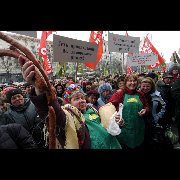 26 лютого 2010 пікети біля КМДА проти незаконного рішення Київміськради про приватизацію столичних ринків «Володимирський» і Житній, а також на підтримку підприємців і робітників цих ринків.
Під час заходу відбувся символічний ярмарок, в рамках якого робітники ринків торгуватимуть продуктами і товарами.