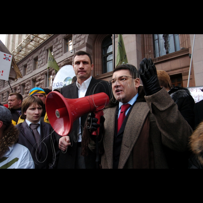 26 лютого 2010 пікети біля КМДА проти незаконного рішення Київміськради про приватизацію столичних ринків «Володимирський» і Житній, а також на підтримку підприємців і робітників цих ринків.
Під час заходу відбувся символічний ярмарок, в рамках якого робітники ринків торгуватимуть продуктами і товарами.