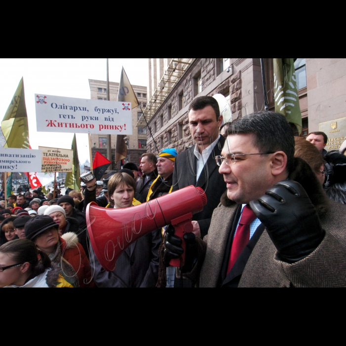 26 лютого 2010 пікети біля КМДА проти незаконного рішення Київміськради про приватизацію столичних ринків «Володимирський» і Житній, а також на підтримку підприємців і робітників цих ринків.
Під час заходу відбувся символічний ярмарок, в рамках якого робітники ринків торгуватимуть продуктами і товарами.