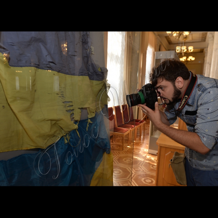 23 серпня 2016 Андрій Парубій продемонстрував відвідувачам Верховної Ради України історичний прапор, який 24 серпня 1991 року було урочисто внесено до Верховної Ради України
А також виставку «Символи нашої Незалежності», присвячену Дню Державного Прапора України та 25-річчю Незалежності Української держави, відвідати експозицію «Головний Прапор країни».