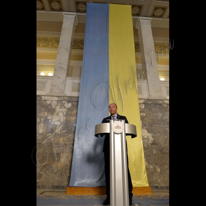 23 серпня 2016 Андрій Парубій продемонстрував відвідувачам Верховної Ради України історичний прапор, який 24 серпня 1991 року було урочисто внесено до Верховної Ради України
А також виставку «Символи нашої Незалежності», присвячену Дню Державного Прапора України та 25-річчю Незалежності Української держави, відвідати експозицію «Головний Прапор країни».