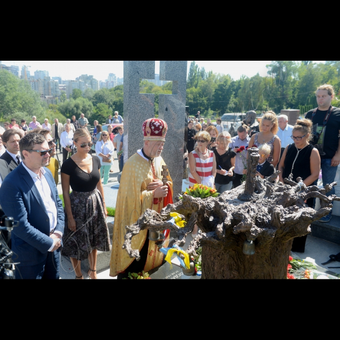 26 серпня 2016 відбулися заходи, присвячені 75-річчю з дня народження Богдана Ступки.
Відкриття пам`ятника  Богдану Ступці. Автор: Михайло Рева, Одеса (Байкове кладовище, вул. Байкова, 6).