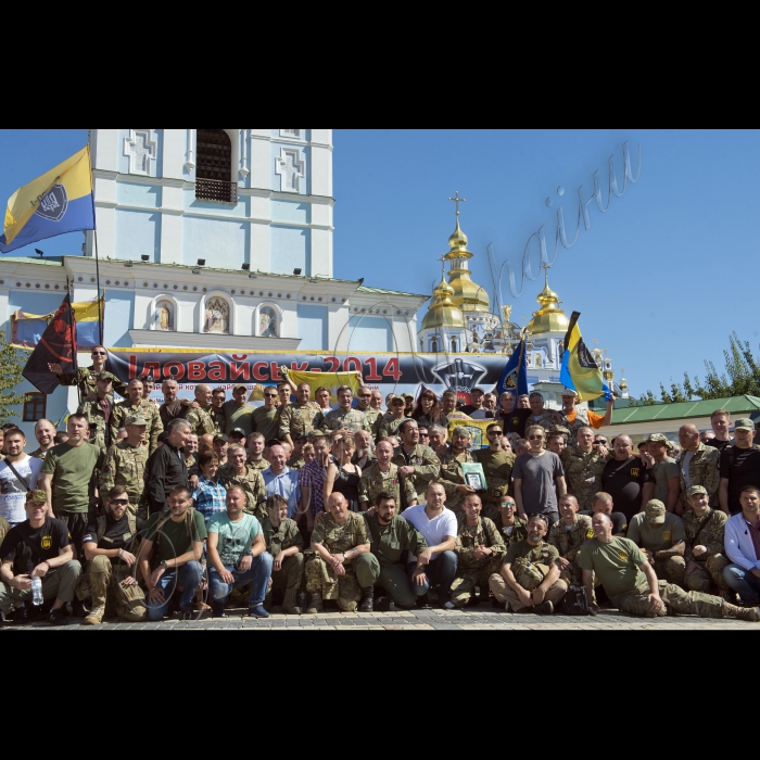 На Михайлівській площі відбувся День Пам’яті за загиблими в Іловайській трагедії.