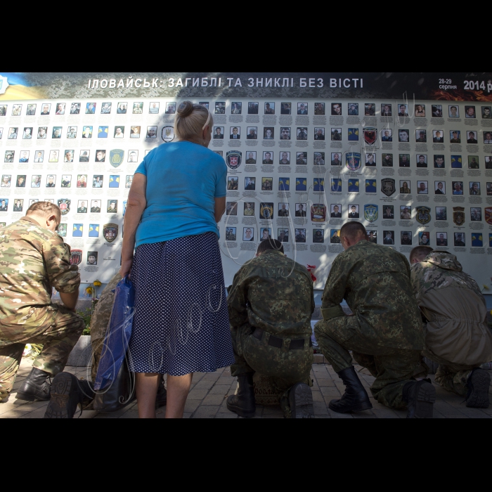 На Михайлівській площі відбувся День Пам’яті за загиблими в Іловайській трагедії.