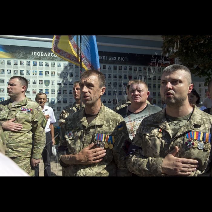На Михайлівській площі відбувся День Пам’яті за загиблими в Іловайській трагедії.