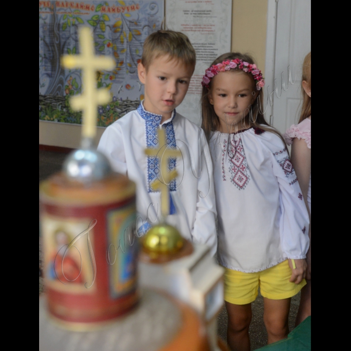 Києво-Святошинський район.  Село Софіївська Борщагівка. Загальноосвітня середня школа.