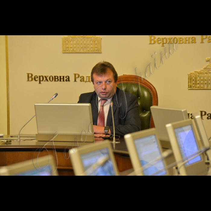 2 вересня 2016 презентація пілотного проекту «Електронна погоджувальна рада» у ВР України.
Перший заступник керівника апарату ВР Володимир Слишинський.