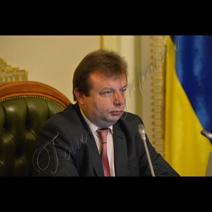 2 вересня 2016 презентація пілотного проекту «Електронна погоджувальна рада» у ВР України.
Перший заступник керівника апарату ВР Володимир Слишинський.