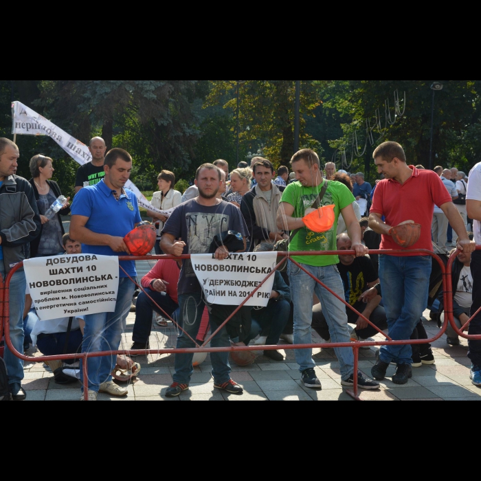 Біля ВРУ відбудеться акція протесту, організована Конфедерацією вільних профспілок України та її галузевими профспілковими організаціями.  