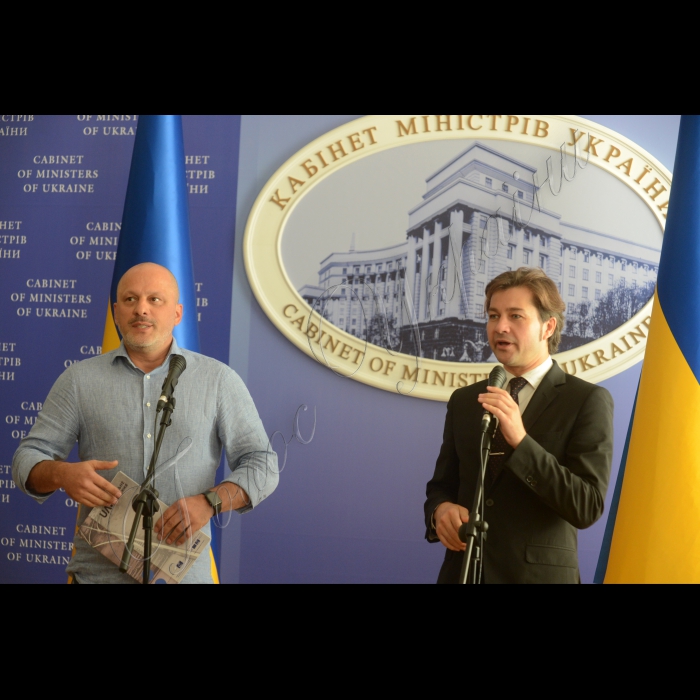 09 вересня 2016 оголошення міста-господаря Євробачення-2017. 
На брифінгу в Кабінеті Міністрів України назвали місто, в якому пройде міжнародний пісенний конкурс Євробачення 2017.
За перемогу активно боролися Київ, Одеса і Дніпро.
У результаті столицею пісенного конкурсу наступного року стане Київ.
Голова Національна телекомпанія України Зураб Аласанія і міністр культури України Євген Ніщук під час оголошення міста-господаря Євробачення-2017. 